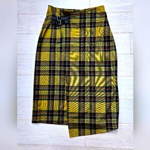 Plaid green/black long skirt. Women's size 4-6.